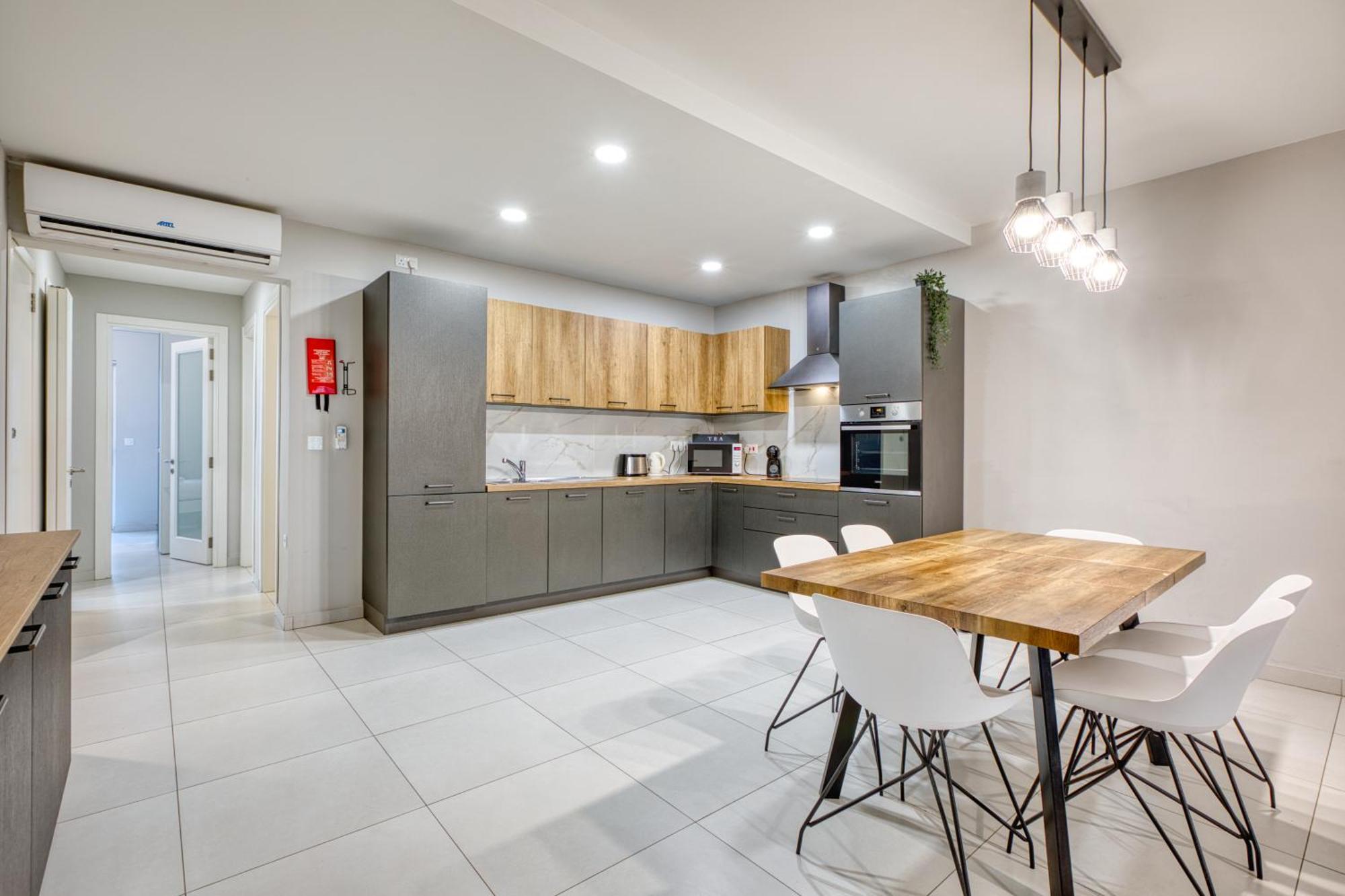 Apartment Unique Two Bedroom With Huge Outdoor Area And Close To Entertainment Is-Swieqi